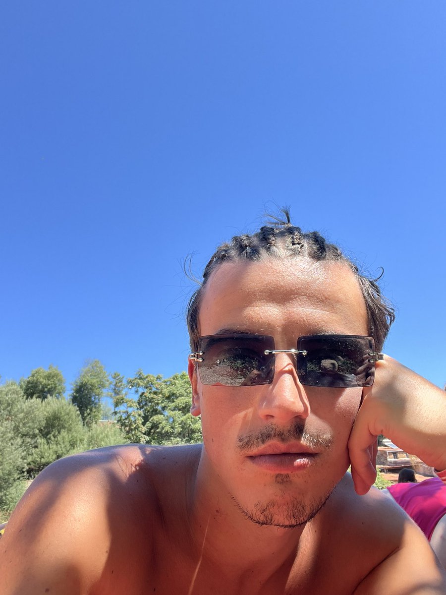 Sol, praia e eu ☀️