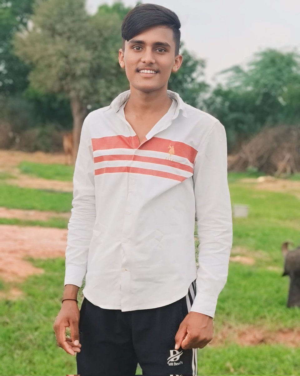 कल न हम होंगे न कोई गिला होगा,
सिर्फ़ सिमटी हुई यादो का सिलसिला होगा,
जो लम्हे हैं चलो हँस कर बिता लें,
जाने जिंदगी का कल क्या फैसला होगा!