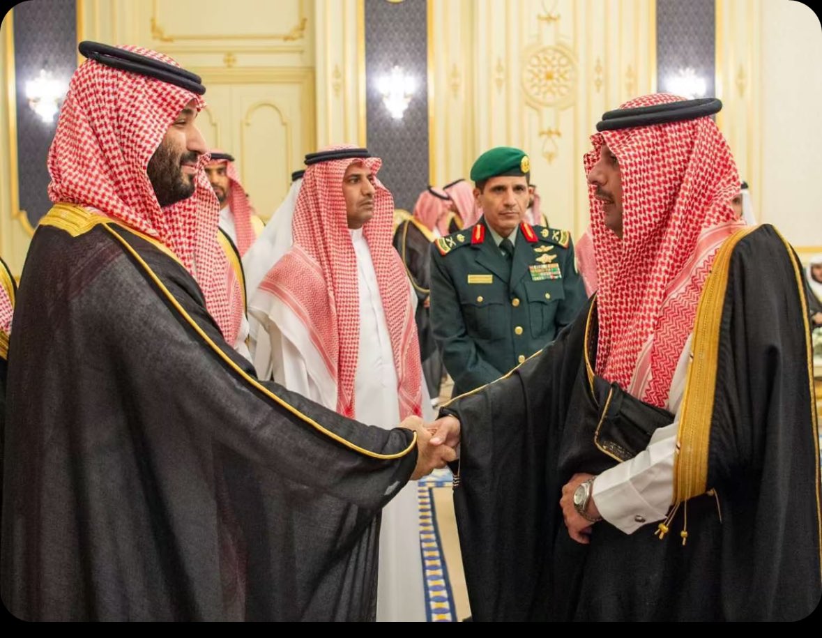 Abdullah88330's tweet photo. الشيخ / سعود بن ذيب بن عبود 
شيخ شمل قبائل ال مسعود الجحادر
اثناء السلام على صاحب السمو الملكي 
الامير محمد بن سلمان بن عبدالعزيز ولي العهد ورئيس مجلس الوزراء... https://t.co/yDIMS01TkO
