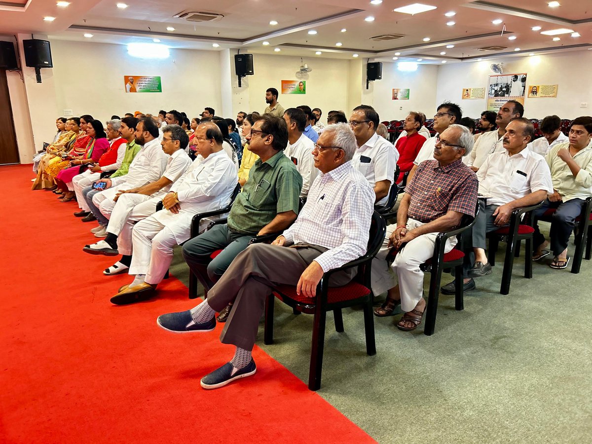 BJPForGurugram's tweet photo. विधानसभा प्रभारी श्री वीरेंद्र यादव जी, विधानसभा संयोजक श्री अजीत यादव जी, जिला महामंत्री श्री सर्वप्रिय त्यागी जी, जिला उपाध्यक्ष श्रीम���ी सुंदरी खत्री जी एवं मंडल अध्यक्ष श्री प्रियवर्त कटारिया जी भी उपस्थित रहे। https://t.co/X0hiSYKCvs