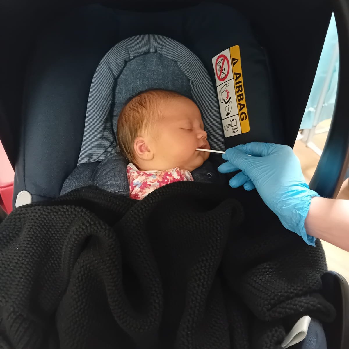prencog's tweet photo. SAMPLES👩‍🔬🧪🧬

SALIVA SAMPLE:
We collect a saliva sample from babies by placing a small cotton swab in their cheek. This sample only takes a couple of minutes to collect. 

**Image shared with parental consent** https://t.co/L6B7u8riHf