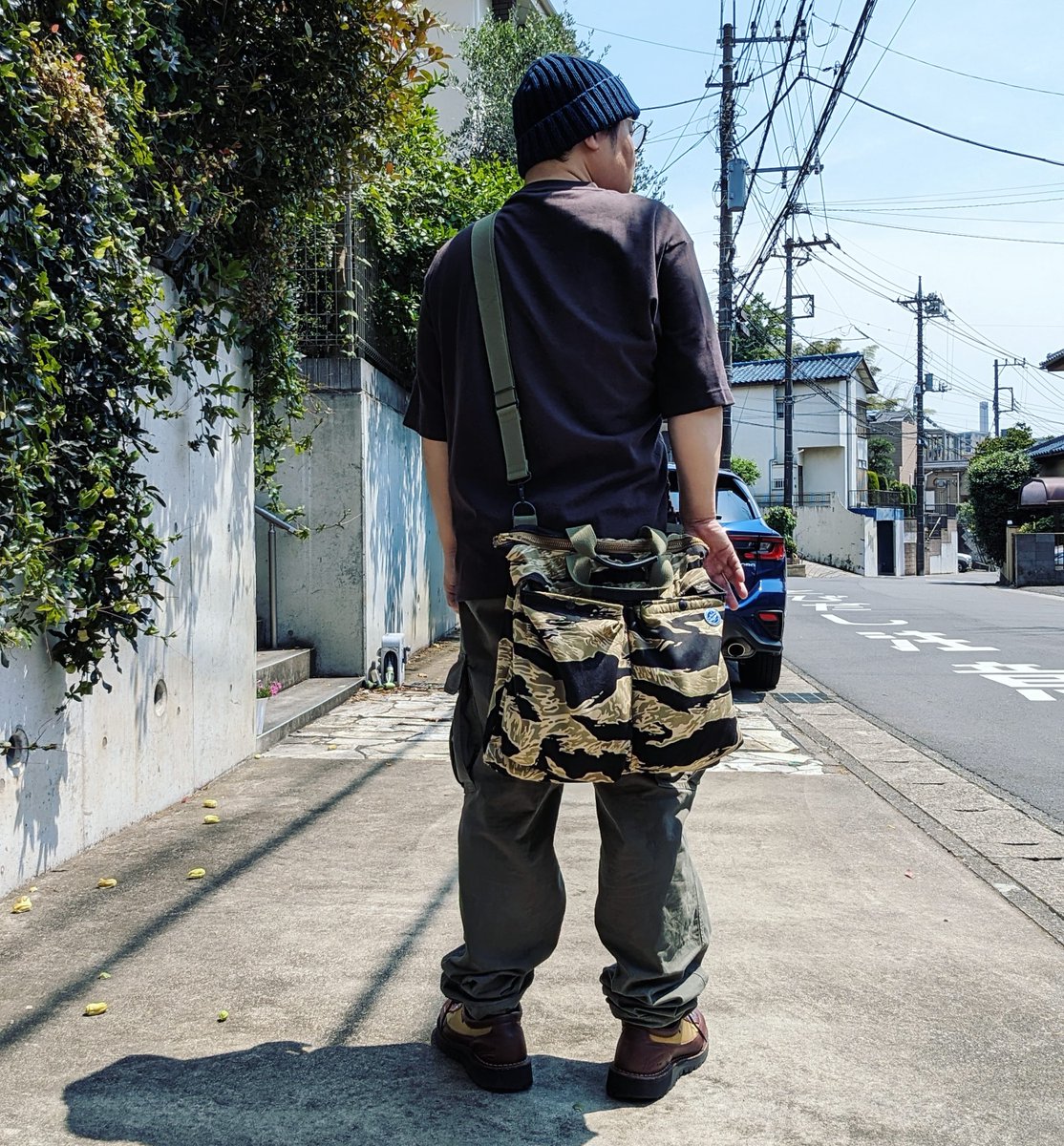 factory1998's tweet image. BUZZ RICKSON'Sのゴールドタイガーストライプのヘルメットバッグ
バズリクソンズの30周年ピンバッジも付けてます
store.toyo-enterprise.co.jp/shopdetail/000…

#BUZZRICKSONS #バズリクソンズ
#HELMETBAG #ヘルメットバッグ