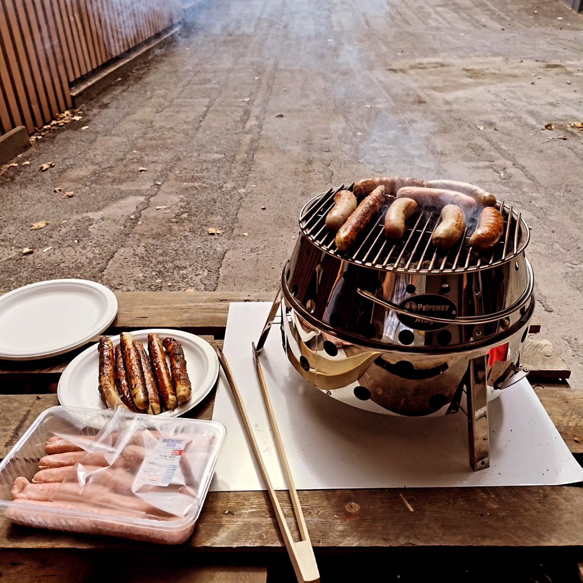 Internationaler Tag der Bratwurst. So kann das Wochenende beginnen 👍

Beste Grüße vom Kotzolt Team

#kotzolt #lemgo #bratwurst #grill