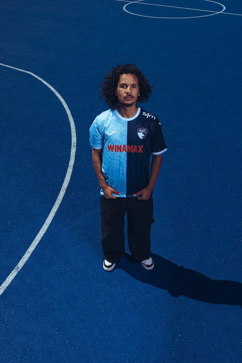 _PointDePenalty's tweet photo. Le maillot du HAC c’est très fort aussi (et on dit vraiment pas ça car c’est Nabs dans l’équipe qui a bossé sur le design) 👀 https://t.co/vRcTHXnkoA