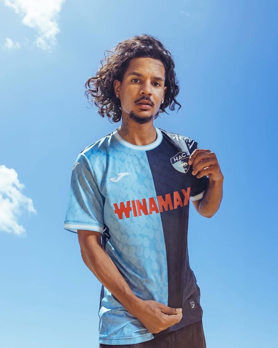 _PointDePenalty's tweet photo. Le maillot du HAC c’est très fort aussi (et on dit vraiment pas ça car c’est Nabs dans l’équipe qui a bossé sur le design) 👀 https://t.co/vRcTHXnkoA