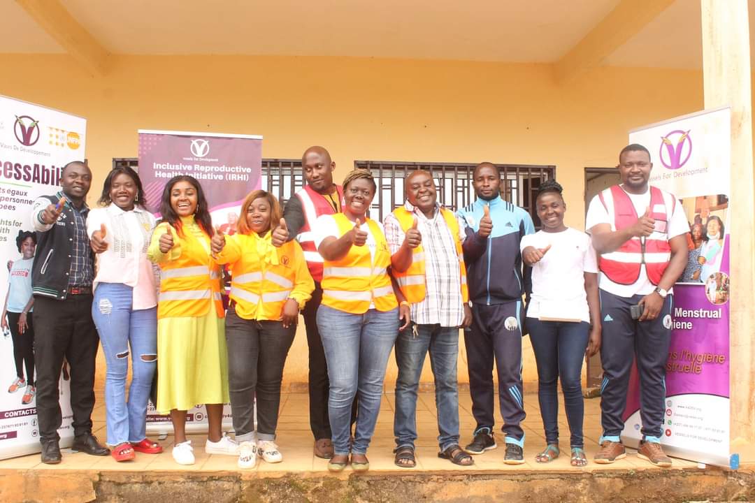 _V4Dev_'s tweet photo. Sensitizing on inclusive sexual health and positive masculinity. 
City of Bazou in the West Region of Cameroon.

#v4dev https://t.co/pIs2EiI84O