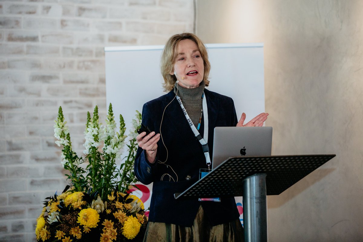 ReadingPanel's tweet photo. Prof Eureta Rosenberg from Rhodes states that South African Universities when compared to international schools are better at collaborating with each other. Sharing knowledge and even creating together, seeing the transfer of skills between schools. #ReadingPanel https://t.co/P2lyjcLyw3
