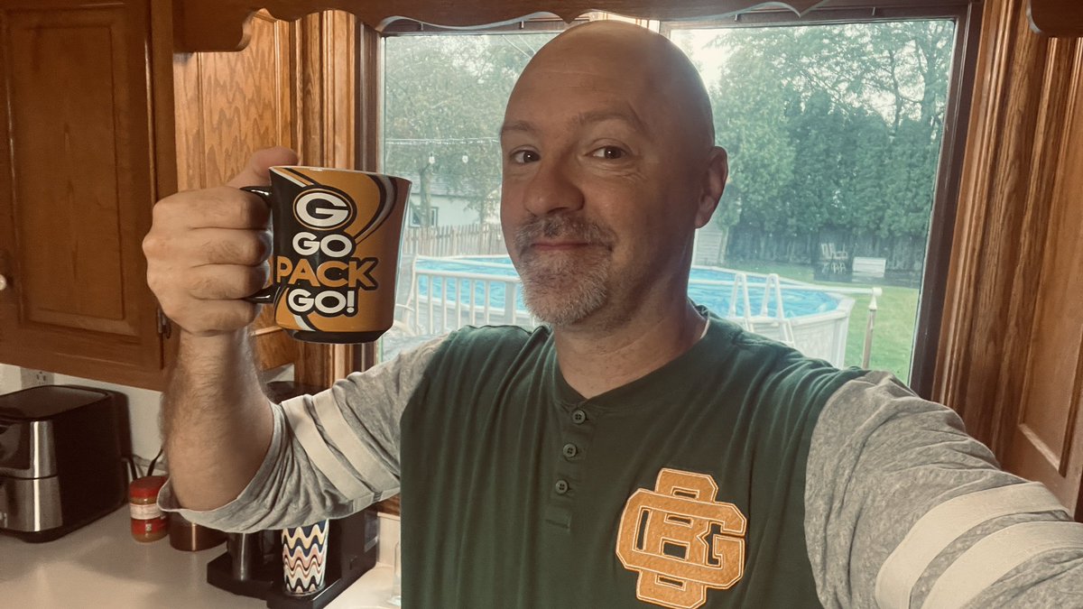 GBPlitz's tweet photo. Happy #GGFriday to those who celebrate. #GGFridayWI #GoPackGo https://t.co/RHGDx8uEUG