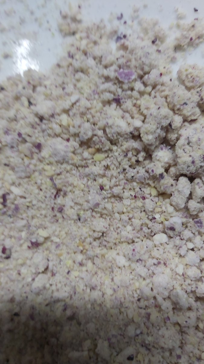 BSwirlsi's tweet photo. Homemade onion powder. Yes, I mixed yellow and red onions. I need to grind it one more time, as you see some purple chunks. #Zombiepocalypse https://t.co/HQUXJXUHk6