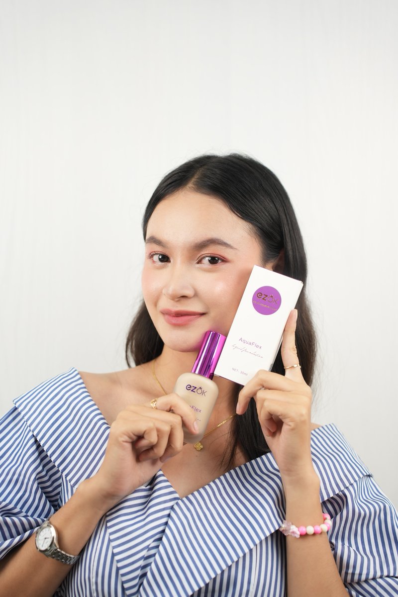 EZOKcosmeticsPH's tweet photo. Discover the magic of Aqualflex Liquid Foundation!✨Its blendable, lightweight formula adapts effortlessly to all skin types, giving you a flawless finish every time🥰

Follow us on our official Tiktok account to check out these product: https://t.co/x9vu60xNxE

#ezok #ezokbeauty https://t.co/cTlrElRgJa