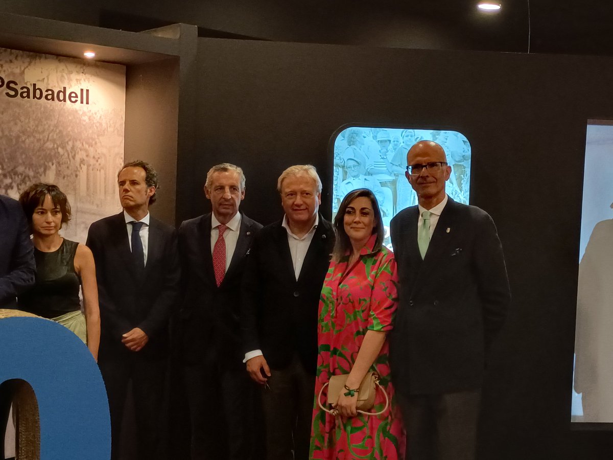 GMSOviedo's tweet image. 🌹 Hemos visitado la #FIDMA, que celebra su centenario y, esta jornada, el día de #Oviedo. La feria es un importante escaparate empresarial. Durante el recorrido, Hemos estado con algunas de las empresas de la ciudad que participan en la feria.