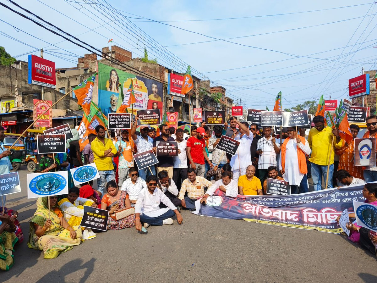 BJP4Bengal's tweet photo. অপদার্থ মুখ্যমন্ত্রীকে পদত্যাগ করতে হবেই,  রাজ্য জুড়ে প্রতিবাদ চলবেই...

আর জি করে ছাত্রী খুনের মত নৃশংস ঘটনা, মহিলাদের অসুরক্ষা এবং লুম্পেন বাহিনীর তান্ডবের প্রতিবাদে তথা মুখ্যমন্ত্রীর পদত্যাগের দাবিতে ভারতীয় জনতা পার্টির ডাকে জেলায় জেলায় রাস্তা অবরোধ কর্মসূচিতে মানুষের সমর্থন। #ResignMamata
