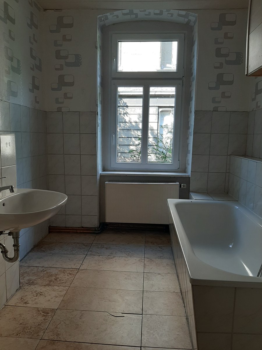 BOHOHV's tweet photo. Sommer, Sonne, Garten: Wir haben wieder viel Fläche für kleines Geld in dieser Gründerzeit-Stadtvilla in Zittau: 
https://t.co/Z5EZOhhUcR https://t.co/De55OqH1S5