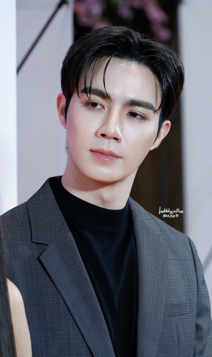 bbjlys's tweet photo. ลุคนักแสดงคุณซีพฤกษ์หล่อมาก 😭🤲🏻

#HKFilmGalaTHxZeePruk 𓇥𓈒 ݁⋆
⁺◟🐋 ۪  ꒰ @zee_pruk #ZeePruk ꒱ ˚ᡣ𐭩 https://t.co/T0ZrydJULL