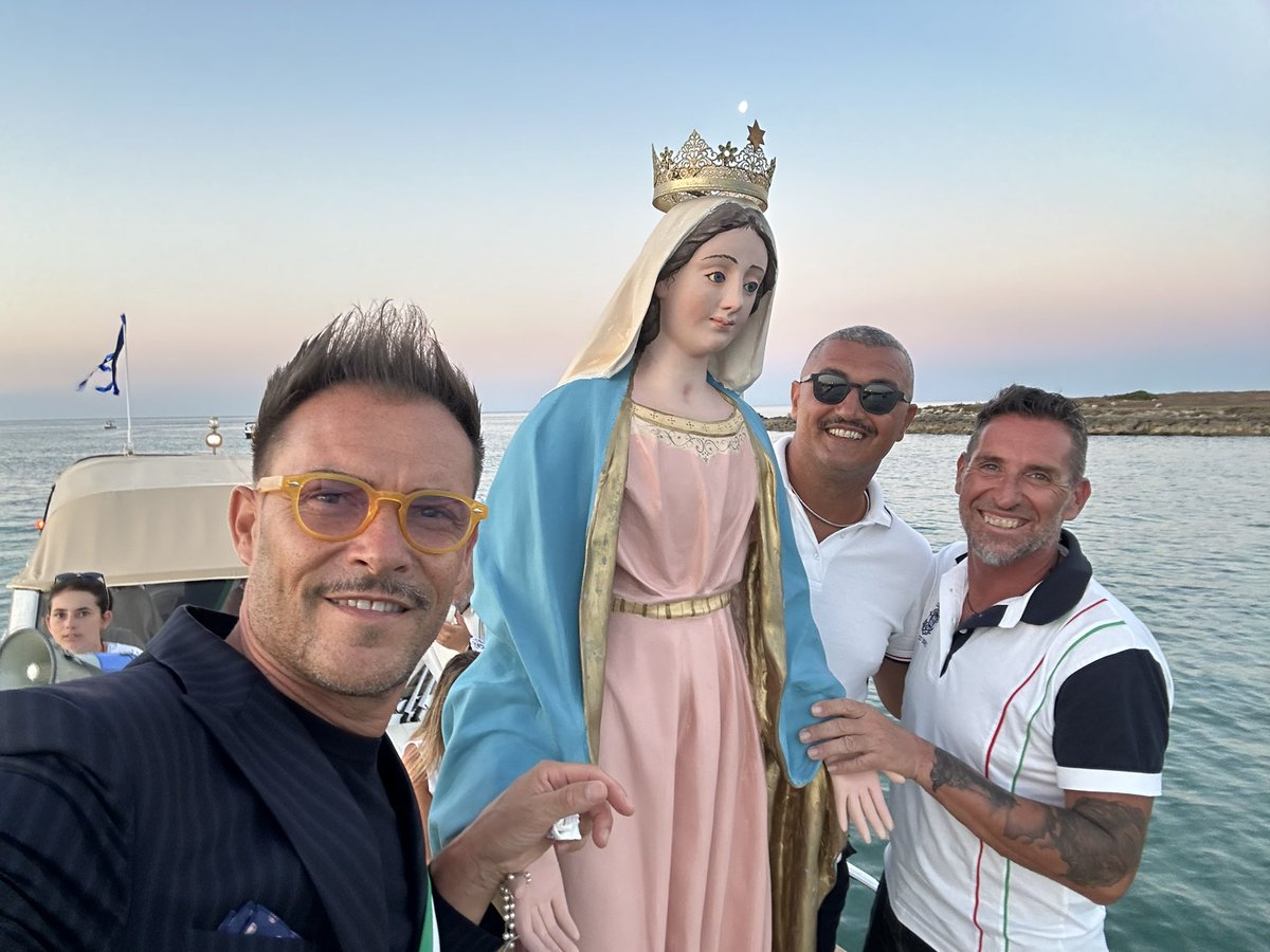 NicoTieni's tweet photo. MADONNA DELL’ASSUNTA, PROCESSIONE IN MARE, DELEGAZIONE #TORRESE  PRESENTE. 

Ringrazio il Presidente e tutti i componenti della Lega Navale di Torre Colimena per l’invito. #Emozioni 🙏 ❤️🙏#NicoTieni. 

Luca Ciccarese Jonathan Livingston Giuseppe Margheriti https://t.co/XSxOGHfAlH