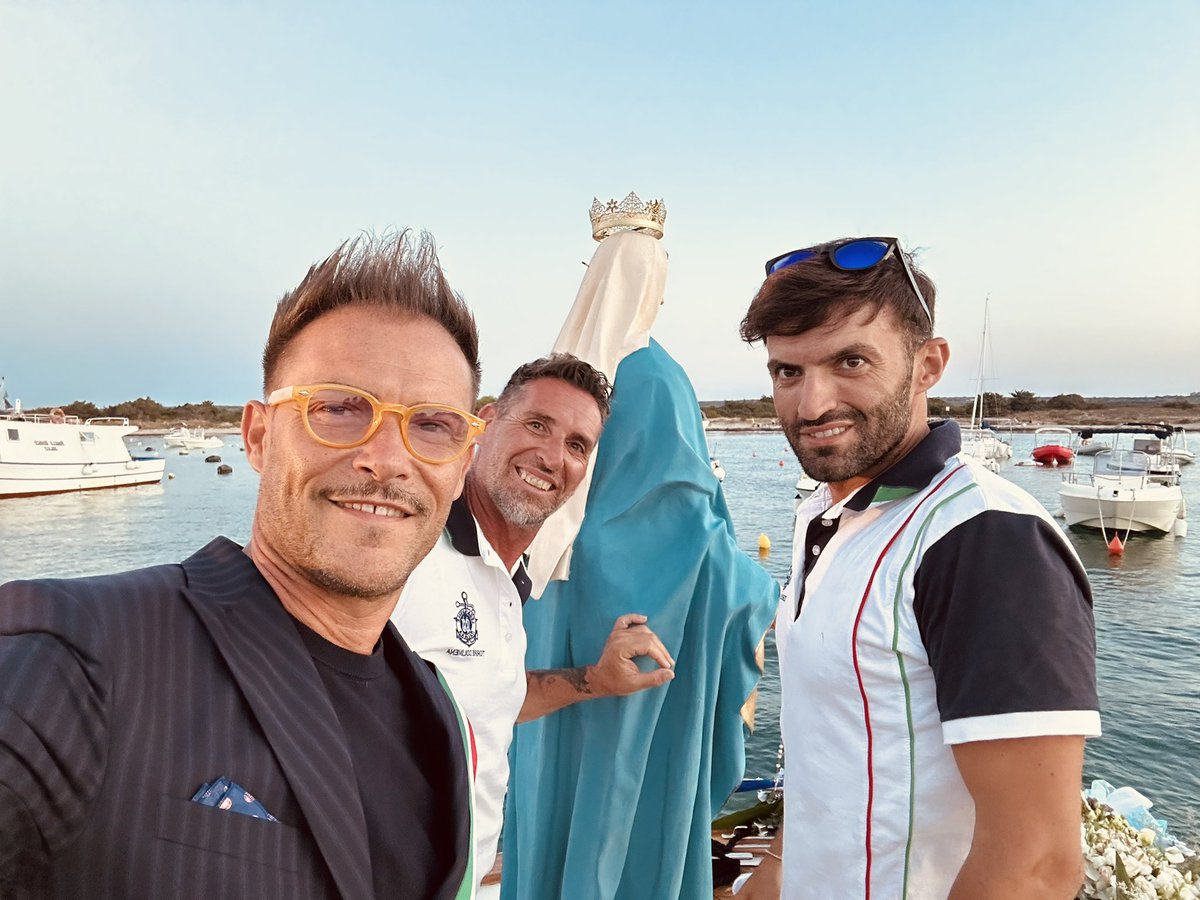 NicoTieni's tweet photo. MADONNA DELL’ASSUNTA, PROCESSIONE IN MARE, DELEGAZIONE #TORRESE  PRESENTE. 

Ringrazio il Presidente e tutti i componenti della Lega Navale di Torre Colimena per l’invito. #Emozioni 🙏 ❤️🙏#NicoTieni. 

Luca Ciccarese Jonathan Livingston Giuseppe Margheriti https://t.co/XSxOGHfAlH