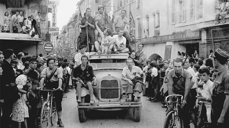[#LeSaviezVous] Du 15 au 19 août 1944, la Haute-Savoie s’est libérée… toute seule, grâce au seul concours des résistants 🇫🇷 ! Annecy, Chamonix, Evian, Thonon ont été libérées uniquement par les Français. 

Je vous raconte cette histoire 🧵⤵️