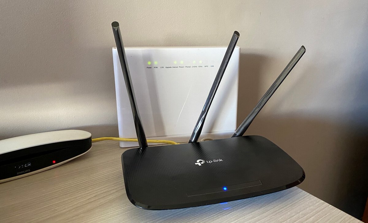 InfoTelecomClou's tweet photo. ¡No más WiFi lento! 🚀 Mejorar tu conexión es fácil con estos 4 trucos:

1️⃣ Coloca el router en un lugar central.
2️⃣ Evita otros dispositivos electrónicos cerca.
3️⃣ Usa un repetidor para áreas alejadas.
4️⃣ ¡Mantén actualizado tu router!

#WiFi #Tecnología https://t.co/88H52HJIoW