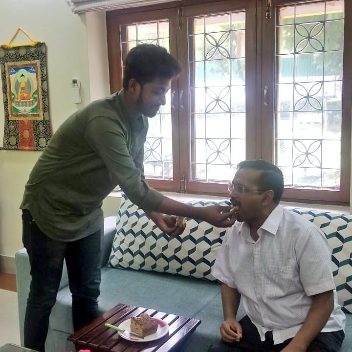 Adv. Chandra Mani Dev🇮🇳 (@_chandramanidev) on Twitter photo मेरे नेता और मार्गदर्शक <a href="/ArvindKejriwal/">Arvind Kejriwal</a> जी को जन्मदिन की हार्दिक शुभकामनाएं।
तानाशाही शासन के खिलाफ लड़ाई में आपकी ताकत और दृढ़ता के लिए इतिहास आपको याद रखेगा।
हम हर दिन जनहितैषी शासन और बेजुबानों को आवाज देने के आपके सपने को पूरा करने का प्रयास करते हैं। मेरे नेता और मार्गदर्शक <a href="/ArvindKejriwal/">Arvind Kejriwal</a> जी को जन्मदिन की हार्दिक शुभकामनाएं।
तानाशाही शासन के खिलाफ लड़ाई में आपकी ताकत और दृढ़ता के लिए इतिहास आपको याद रखेगा।
हम हर दिन जनहितैषी शासन और बेजुबानों को आवाज देने के आपके सपने को पूरा करने का प्रयास करते हैं।