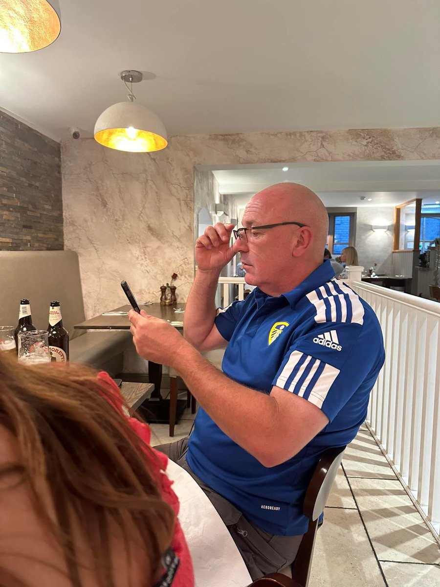 When you have to borrow someone else’s glasses to see your phone #oldget