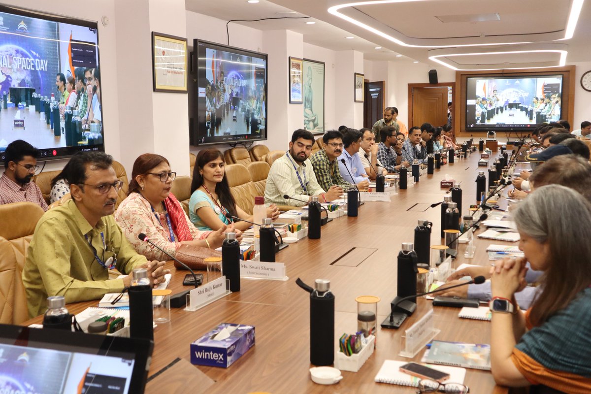 #NationalSpaceDay Celebration Seminar was organised today at Krishi Bhawan, New Delhi. The seminar focussed on the connection, sync and synergy between #MoRD and <a href="/isro/">ISRO</a> who are connected since 1986. The seminar highlighted the efforts of the Ministry and how latest technologies