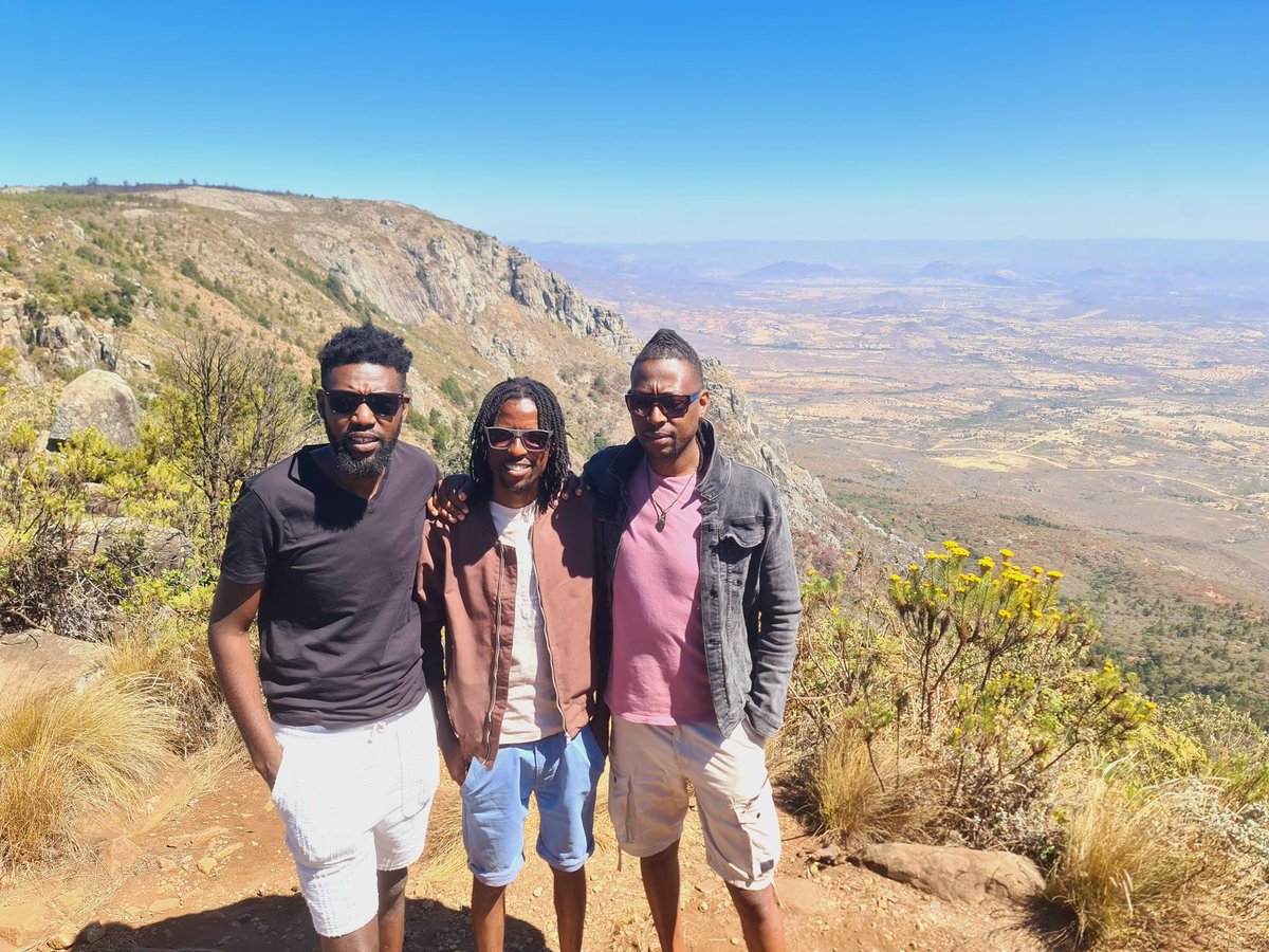 SelmorMtukudzi's tweet image. Kana tazogara Zimbabwe is beautiful. Make time to visit places guys. #WorldView #MountainClimbing #WhatsUpWithTheManatsas