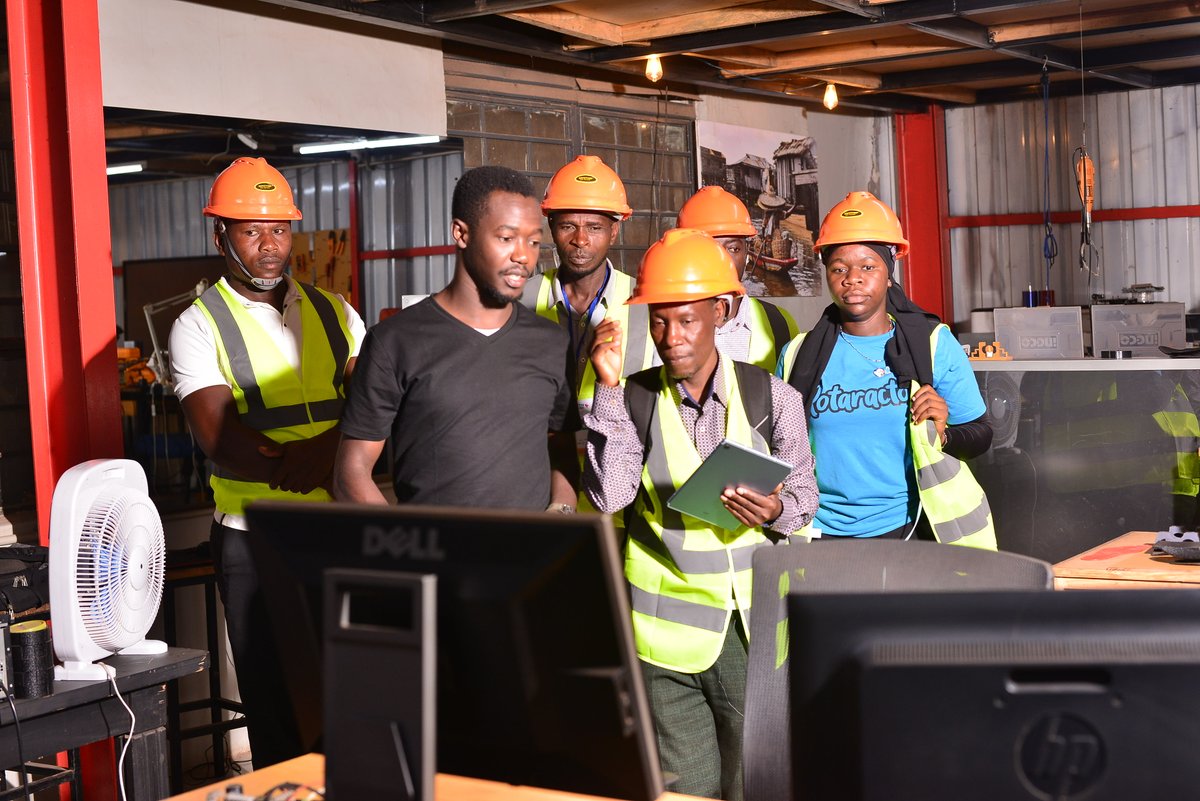 JB_Ssengooba's tweet photo. Daniel Katerega, an engineer and youth expert at @ict_huawei, expressed their commitment to empowering youth. He emphasized Huawei s desire to engage all young people through the Huawei ICT Academy, offering cutting-edge opportunities to connect skilled youth with reputable organizations.
