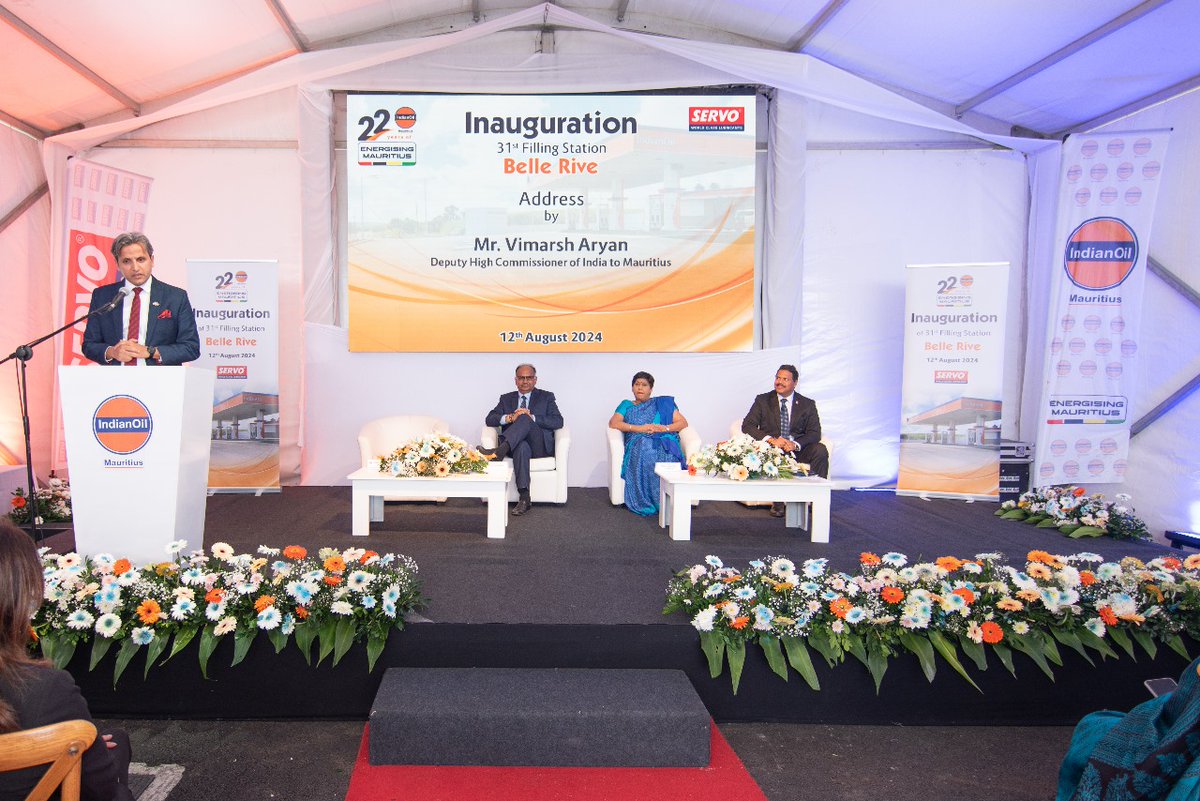 Deputy HC Shri <a href="/VimarshAryan/">Vimarsh Aryan🇮🇳</a> attended the inauguration of #31st #FillingStation of <a href="/IndianoilL/">IndianOil (Mauritius) Ltd</a> in  🇲🇺 Hon. Mrs. Leela Devi Dookun Luchoomun, Vice PM 🇲🇺 , Hon. Mr. Alan Ganoo, Minister of Land Transport &amp; Light Rail &amp; MD, IOML Sh. <a href="/sarad_baranwal/">Sarad Baranwal</a> also graced the occasion.
🇮🇳 🤝 🇲🇺