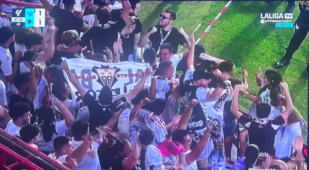 Yo y mi bandera, 900 kilómetros en un día, para ver la victoria del <a href="/AlbaceteBPSAD/">Albacete Balompié 🤍</a> en Granada