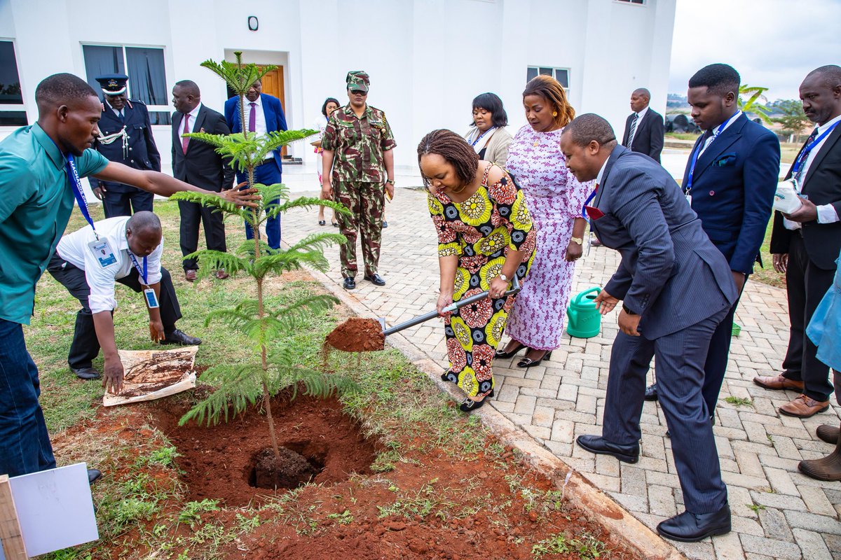 KUcoolkid's tweet photo. The #G7MachakosChapter, under Governor Anne Waiguru’s leadership, is committed to engaging women at grassroots levels, ensuring they are included in Kenya’s leadership and governance. https://t.co/OC3FJqY8bQ