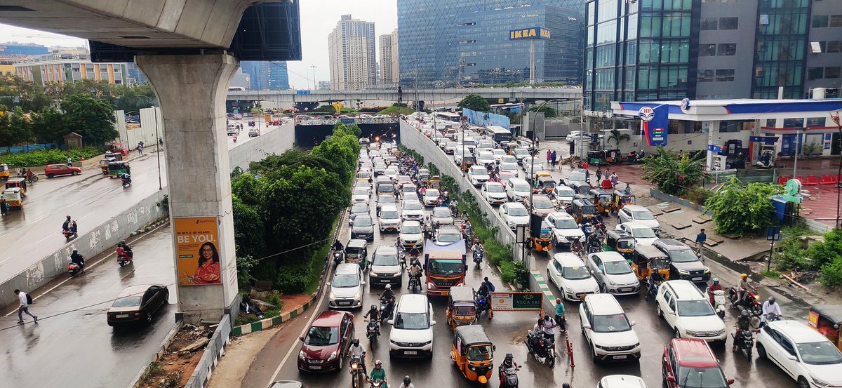 Citizen_TS's tweet image. Rain stopped but it created huge traffic jam here at #ikea towards #cybertowers