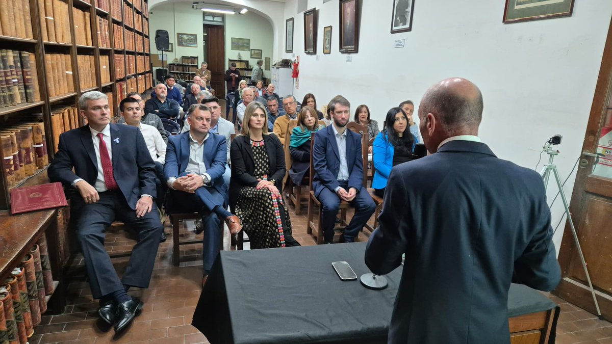 ahtucuman's tweet photo. Continuamos con el ciclo de conferencia por los 140 años del paso a la inmortalidad de Juan Bautista Alberdi:”. En este marco, el Dr. Félix Montilla Zavalía disertó sobre “Las bases de Juan Bautista Alberdi y su aporte a la Constitución Nacional”. https://t.co/gHQZpLaMNm