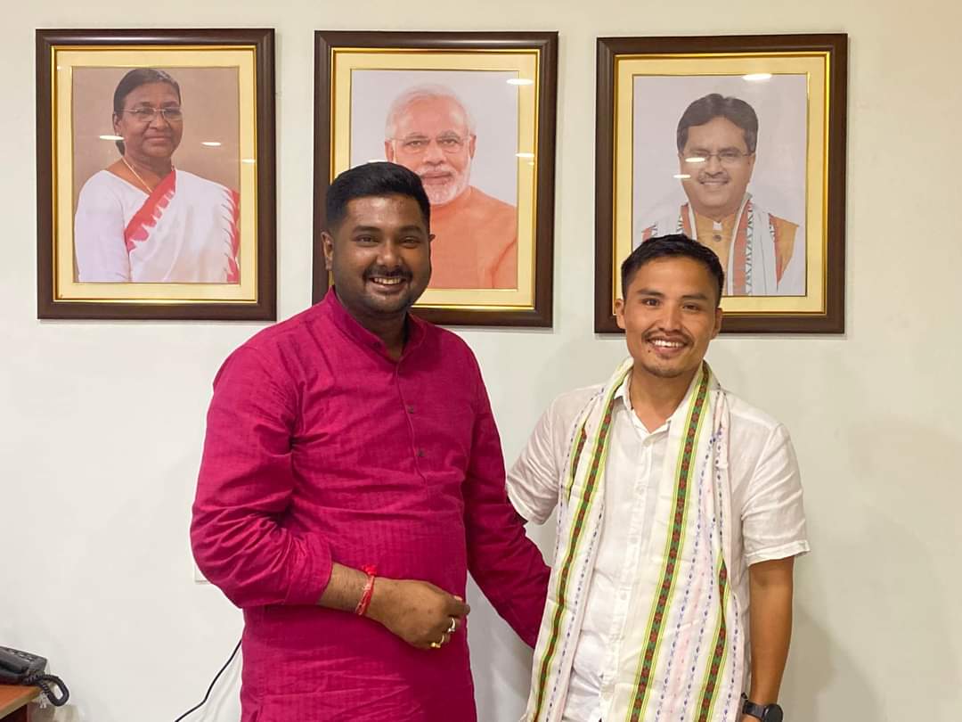 BJYMNABADAL's tweet photo. আজ ত্রিপুরা ক্ষুদ্র শিল্প কর্পোরেশন লিমিটেডের চেয়ারম্যান তথা ছামনু বিধানসভা কেন্দ্রের জনপ্রিয় বিধায়ক ভ্রাতৃসম শ্রী শম্ভুলাল_চাকমা মহোদয়ের সহিত ত্রিপুরা শিল্প উন্নয়ন নিগম ভবনে সৌজন্য সাক্ষাতে মিলিত হই! https://t.co/4TEKMfh6Bt