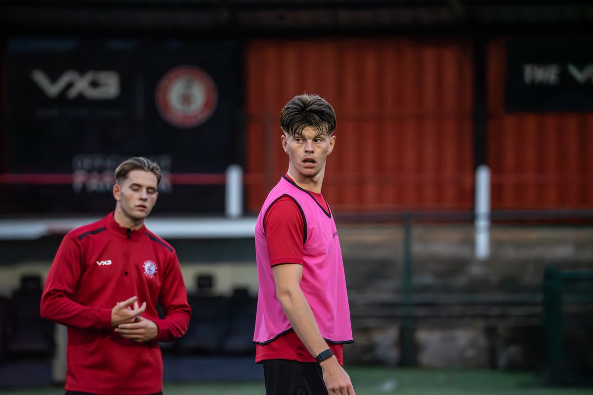 Returning faces 🤝
Brad Burton, Kartell Dawkins and Max Martin were all back in full training yesterday evening.

Coming to the Valley tomorrow? A reminder you can get discounted tickets online 👇
redditchunited.co.uk/tickets/
