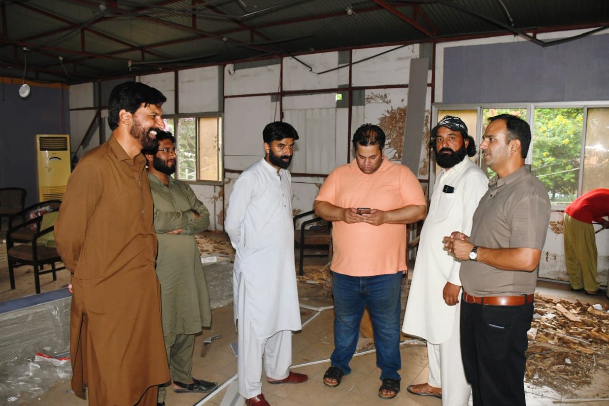 الحمدللہ 

جمہوریہ ترکیہ کی تنظیم( ٹیکا) کے تعاون اور سنئیر نائب صدر احتشام الحق کی کوششوں سے  نیشنل پریس کلب اسلام آباد کے مرکزی ہال کی مکمل تزئین و آرائش کاکام شروع کردیا گیا ہے ۔۔۔