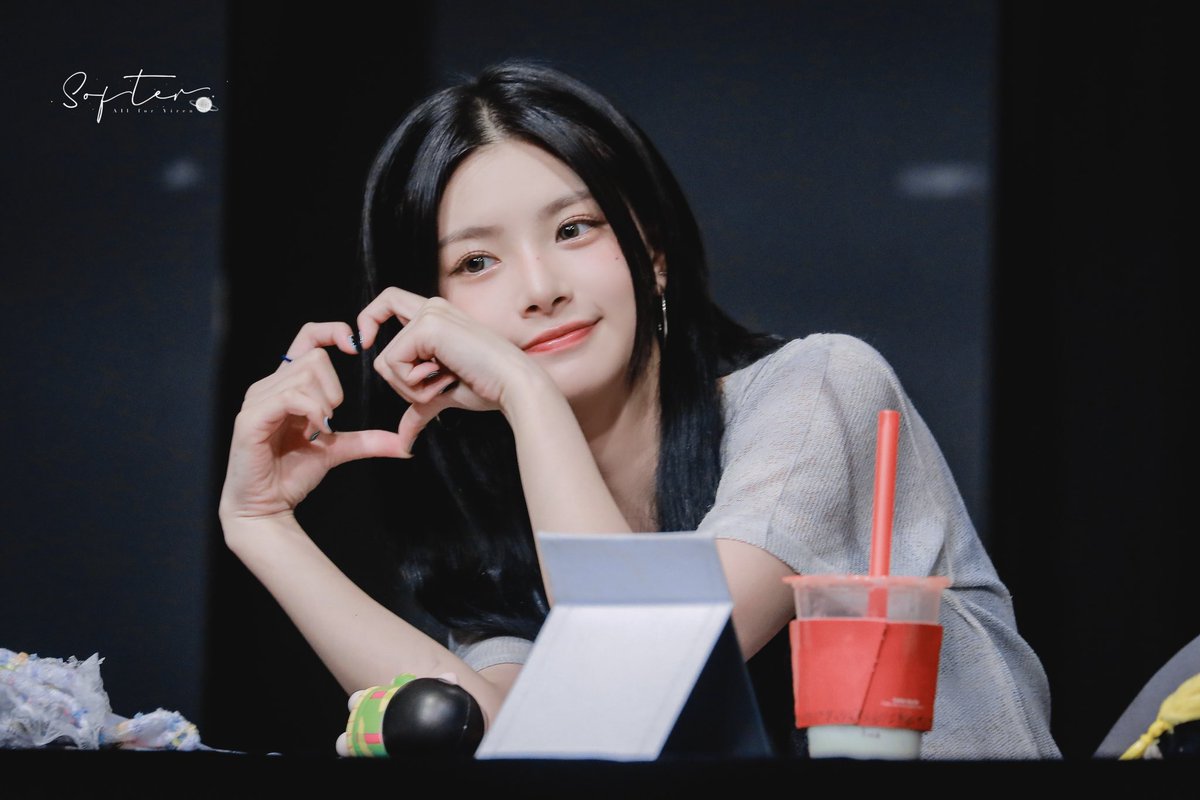 240726 &amp; 240804
☺️😽

#YIREN #王怡人 #怡人 #이런 #왕이런 
#에버글로우 #EVERGLOW