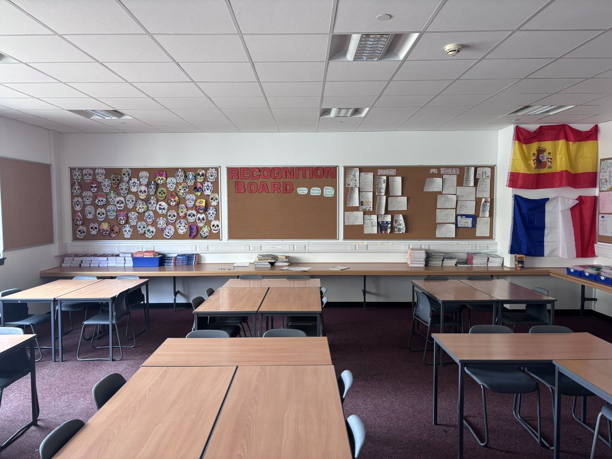 MrMacleod22's tweet photo. New year, new school, new classroom! 
Survived week one at @staugustineshs , looking forward to the year ahead 🎉🇪🇸🇫🇷
@auggiesml https://t.co/jwNHGe3d6E