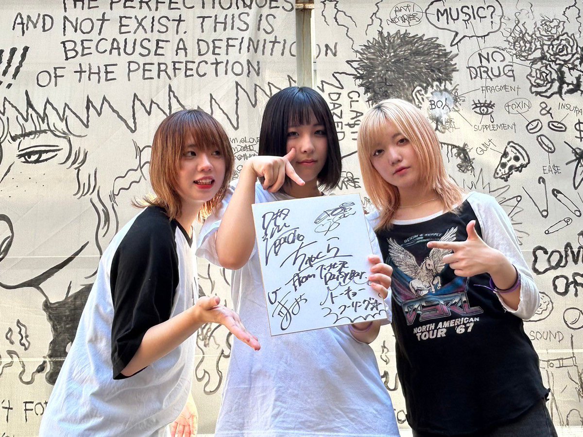 tokyo__calling's tweet photo. 【💭プレゼント企画💭】

9/14(土)15(日)16(月・祝) 開催
TOKYO CALLING 2024

9/15(日) 下北沢編 出演
【 ちゃくら 】
のサイン色紙プレゼント🤲

🍒当Xをフォロー
🍒このポストをRT

↓チケットはコチラから↓
https://t.co/8XeWx6Etny

是非、ご参加下さい🎧！

. https://t.co/d0EE956ATI
