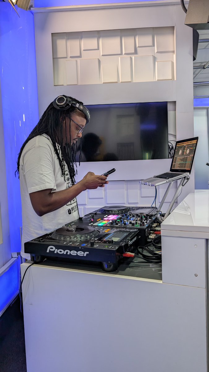 Guess the message <a href="/DEEJAYIYAN254/">Mr Iyan.</a> has received😂😂.
#Radio47FunFriday #HapaNdipo #BillyNaMbaruk