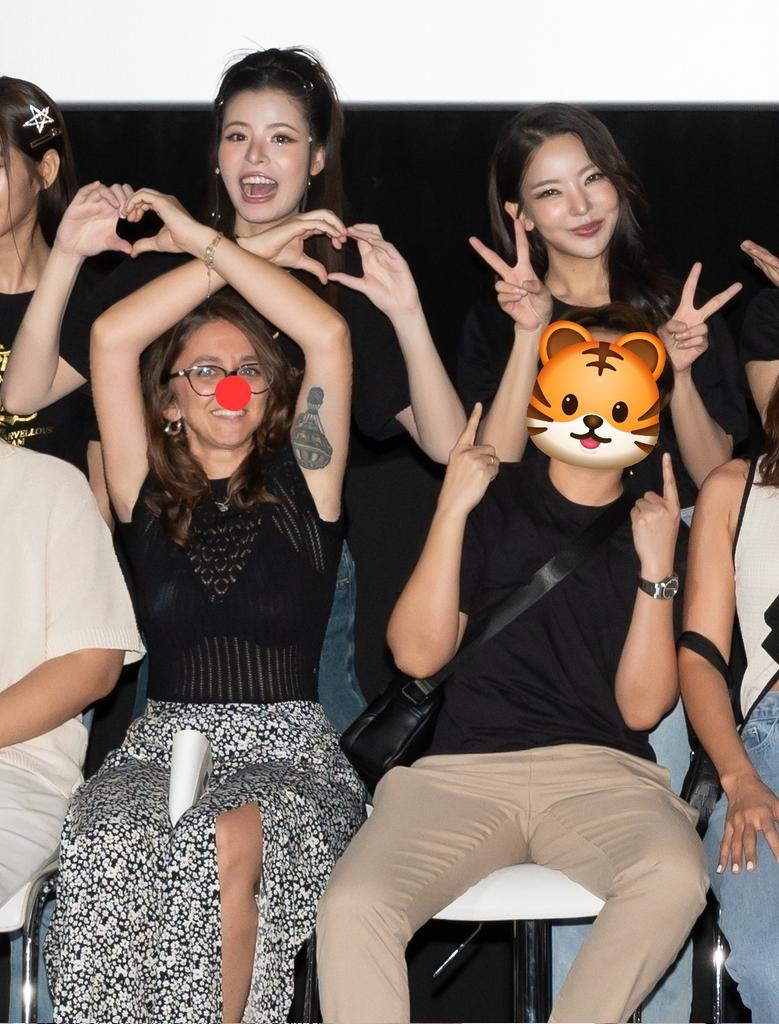 p_chi_GL's tweet photo. time to flex
lucky day for me
P'Chi🤡 🫶🏼 🐶Fay
🫠
(sorry, end of flexing)
it was indeed
MY LAST MARVELLOUS DREAM
#DREAMGLFINALEP
#DreamGL #fay_riezz #maywyda https://t.co/V6aeEsAXhb