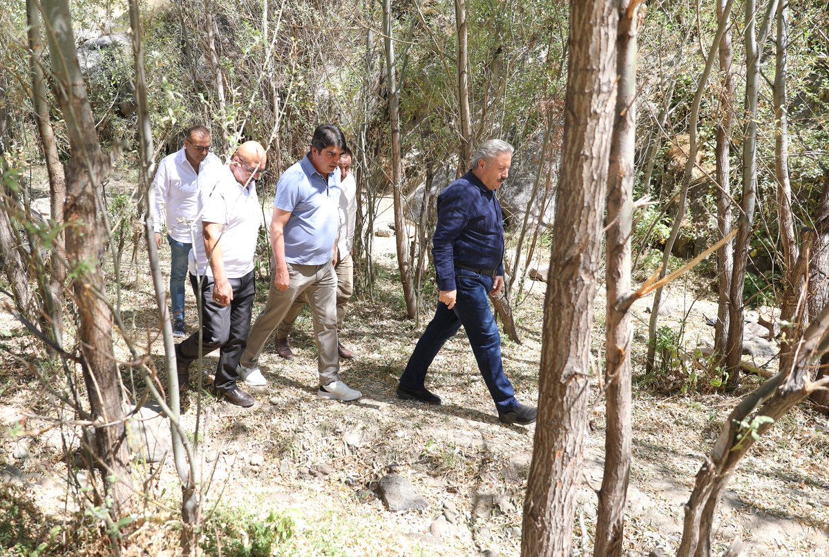 DrPalancioglu's tweet photo. Kırlangıç Vadisi Projemiz ile doğasıyla ilham veren harika bir bölgeyi vatandaşlarımıza ve turizme kazandıracağız! 🕊🌳

Erciyes’ten gelen buz gibi suların oluştuğu Kırlangıç Vadisi,  Melikgazi Belediyemizin çok fonksiyonlu çalışmaları ile hem vatandaşlarımıza nefes aldıracak hem de yerli ve yabancı turistleri ağırlayacak.

Kırlangıç Vadisi projemizi hayata geçirecek çalışmalarımız için Kıranardı ve Hisarcık Mahallesi muhtarlarımız, mesai arkadaşlarımız ile birlikte bölgede inceleme gerçekleştirdik.

Melikgazi’mize hayırlı olsun. 🧿