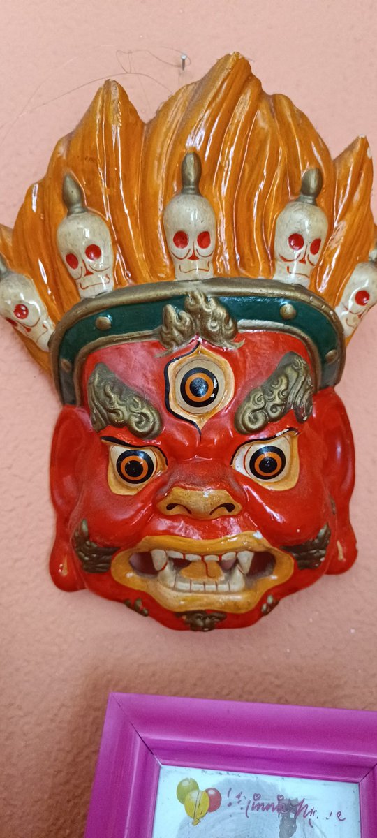 XaoX24's tweet photo. Tengo está máscara, desde hace un montón de años heredada de mis abuelos, me dijeron que es original de Mongolia alguien me puede informar sobre ellas? https://t.co/pl6JfQu1fk