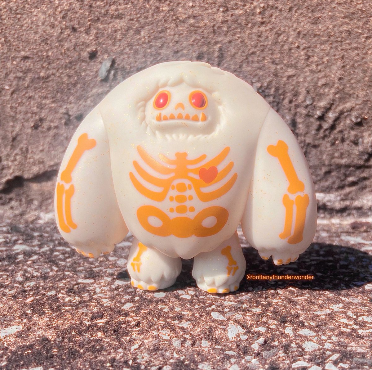 BThunderWonder's tweet photo. 🧡Chomp🧡 #AbominableToys #Chomp #Yeti #Skeleton #SkeletonChomp #Cute #ToyPhotography #AbominableChomp https://t.co/Urc6VByAzg