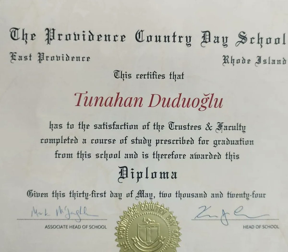 12. Sınıf öğrencimiz Arda BİLEN ve Tunahan DUDUOĞLU American Çift Diploma programından başarıyla mezun olmuşlardır. Öğrencilerimizi tebrik eder, başarılarının devamını dileriz❤️💙
<a href="/bahcesehir_k12/">Bahçeşehir Koleji</a>  <a href="/ozgeeasln/">Özge ASLAN</a> <a href="/Vahapisik83/">Vahap Işık</a>  <a href="/ucannmustafa/">Mustafa UÇAN (Kampüs Md)</a> <a href="/vakanuvis10/">Basaran Gülöz</a> <a href="/tirasoglu_tahir/">Tahir Tıraşoglu</a> <a href="/emrahzambak/">Emrah Zambak</a>