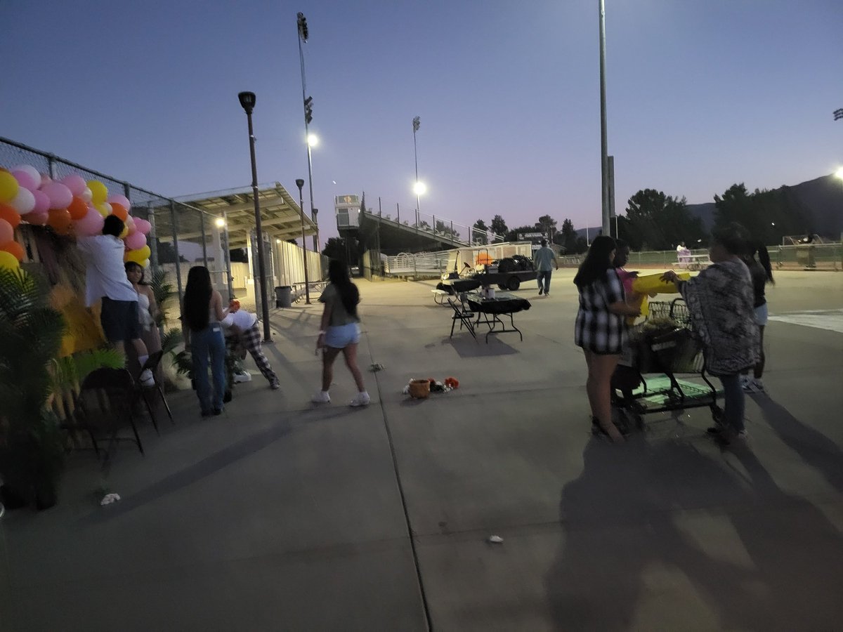 Senior Sunrise here at <a href="/SanJacintoHS/">San Jacinto High</a>. Loving the start of the 24-25 school year, loving <a href="/SJTigersASB/">San Jacinto ASB</a> Here's to a great year. C/O 25.