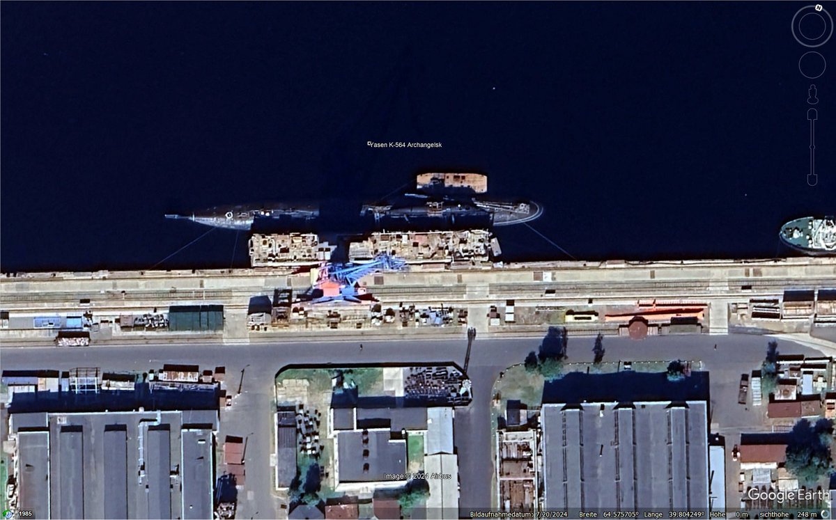 benreuter_IMINT's tweet photo. After more than 1 year #googlearth finally spent update of Severodvinsk Yard
Interesting to see small Paltus class next to TK-208
K-117 still at the yard already accompanied by K-18
K-535 seems to be also present.
Akula is probably K-328 (less likely K-295).
Yasen probably K-564 https://t.co/OIqTOY2aSX