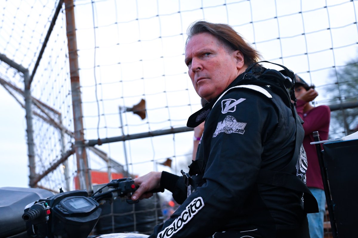 JackCofer94's tweet image. Tragic news today… 💔 

Dirt Late Model legend Scott Bloomquist lost his life in a plane crash this morning. He was out flying his vintage plane around the Bloomquist family farm when the incident occurred. 

One of the saddest days in dirt racing history.