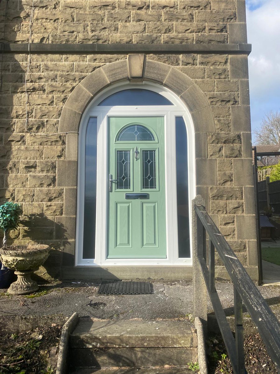 Inside and outside pics of a recent installation for another very happy customer 🚪

#TeamCDM #Rossendale #Lancashire