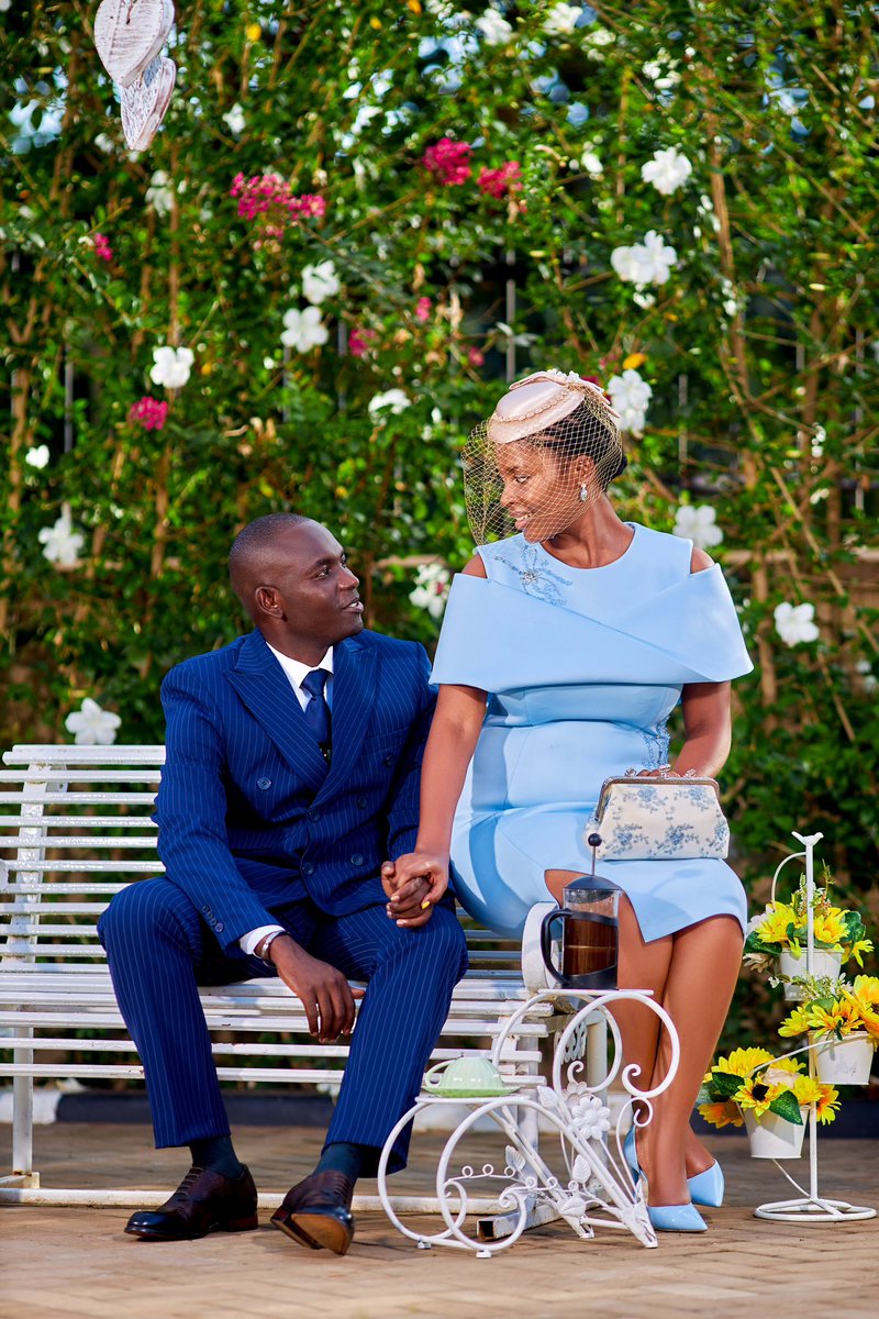 Have you run short of Couple photoshoot ideas? Try the coffee theme! You won’t regret! Can you see the French Press Coffee maker?