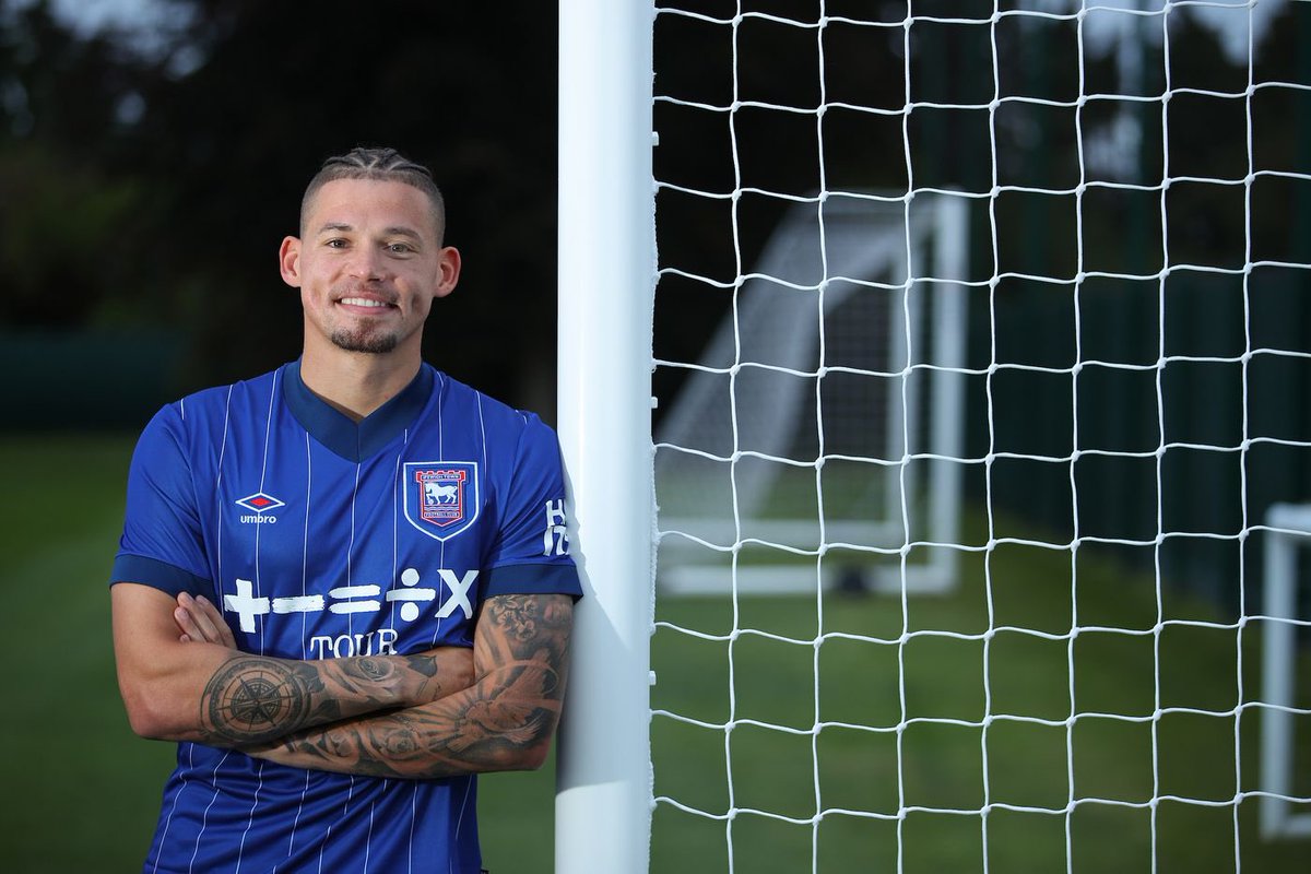 FAS333_'s tweet photo. Oficjalnie: @Kalvinphillips piłkarzem @IpswichTown✅
31-krotny reprezentant Anglii został wypożyczony do beniaminka @premierleague na bieżący sezon 2024/2025✍️
@IpswichTown nie posiada opcji wykupu zawodnika❗️
#PremierLeague #IpswichTown #KalvinPhillips #TransferNews #FAS3 https://t.co/ydTVviR9m9